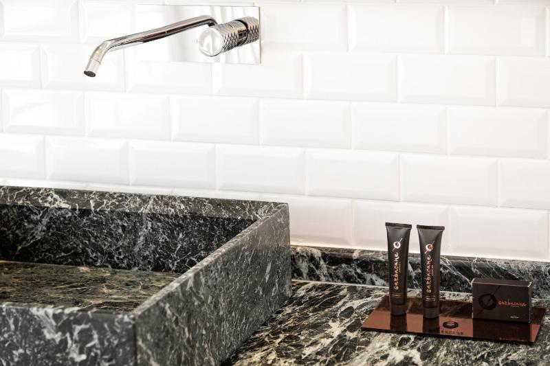 Deluxe Family Suite image 3