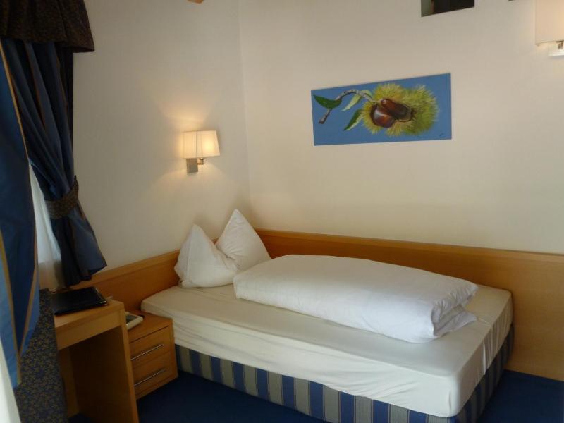 Superior Single Room with Balcony image 2