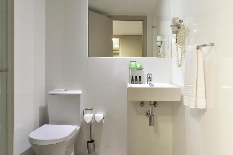 Premium Two-Bedroom Apartment with Balcony and Pool View image 2