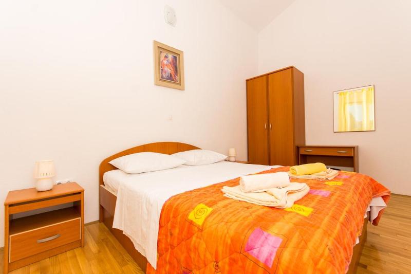 Three-Bedroom Apartment with Terrace and Sea View image 3