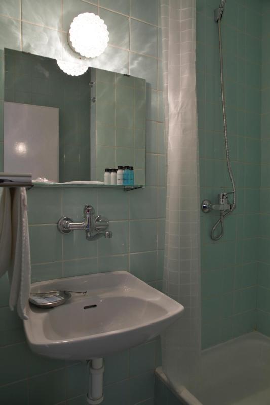 Economy Double or Twin Room image 2