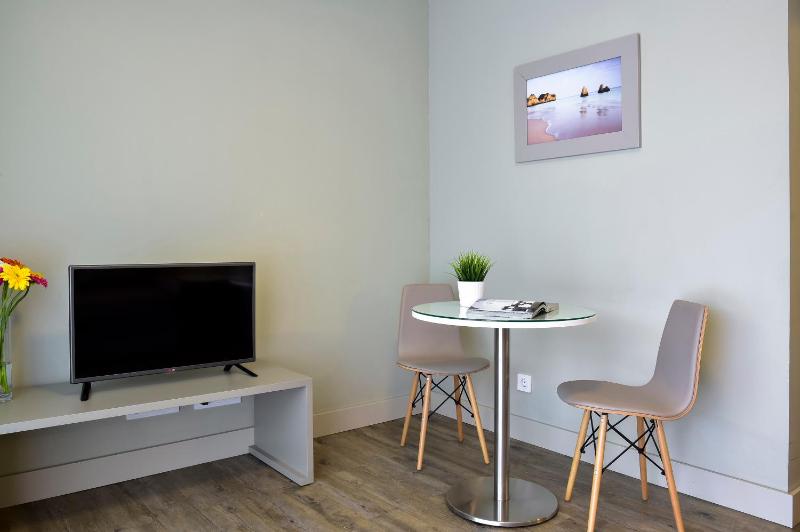 Premium One-Bedroom Apartment with Balcony and Pool View image 4