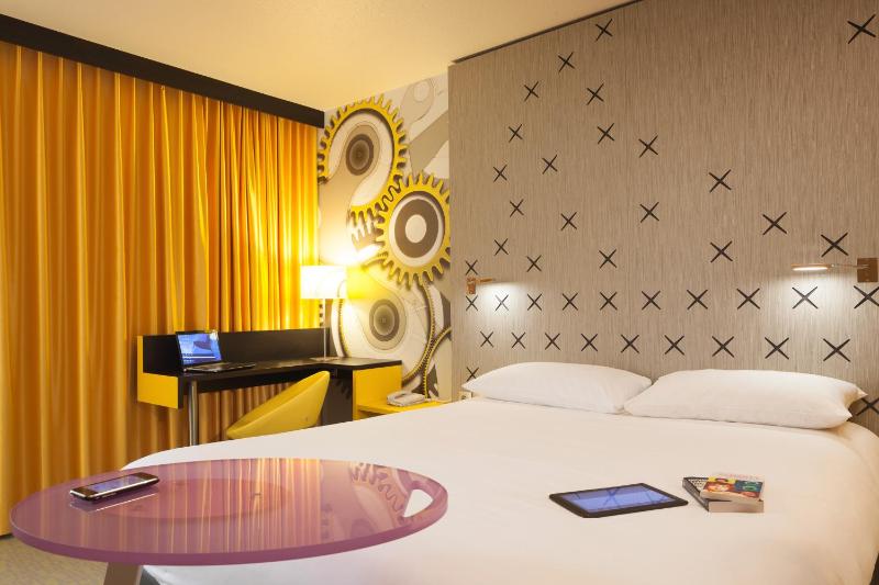 Standard 1 Double bed image 1