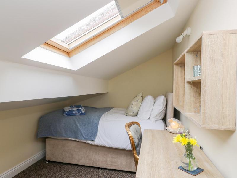 Valiant House - image 7