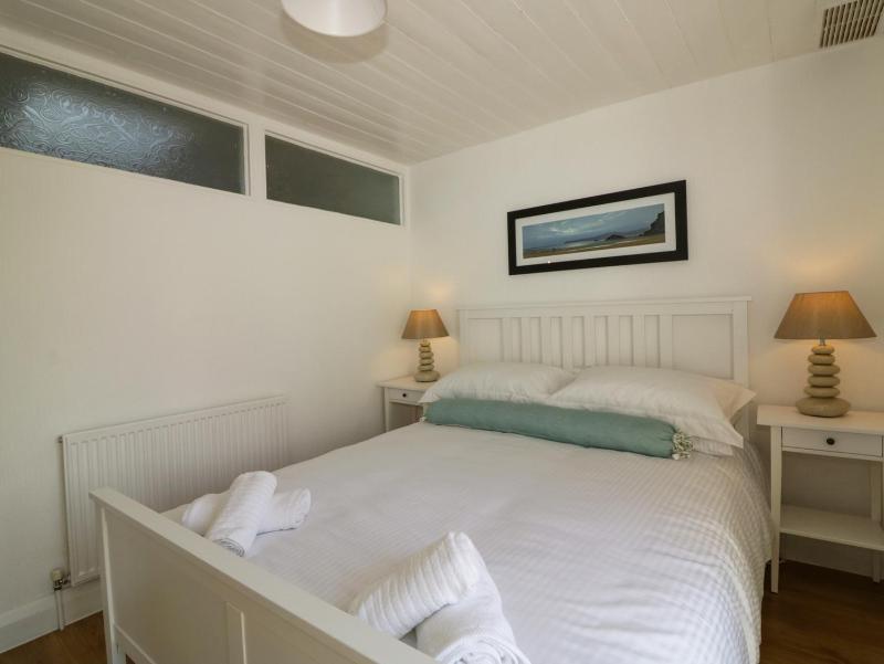 Harbourside Cottage - image 8