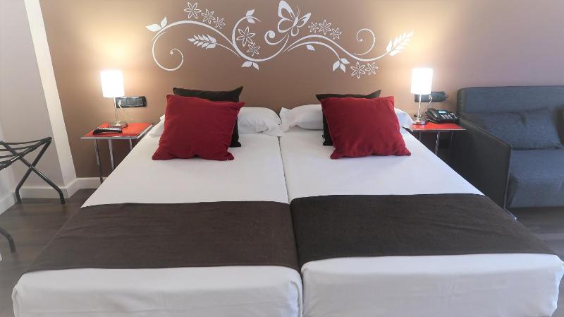 Double Room image 2