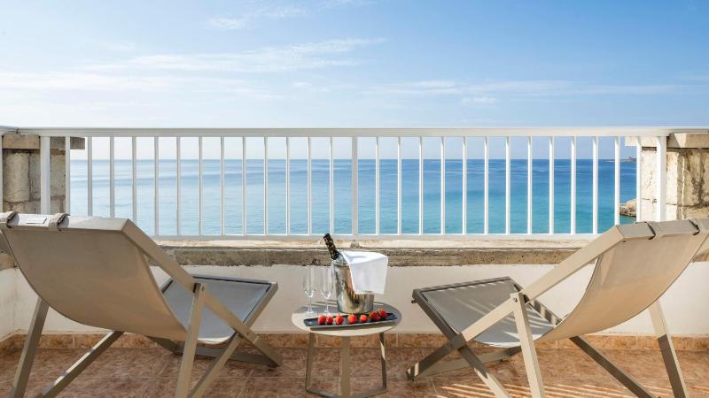 Superior Twin Room with Sea View image 4