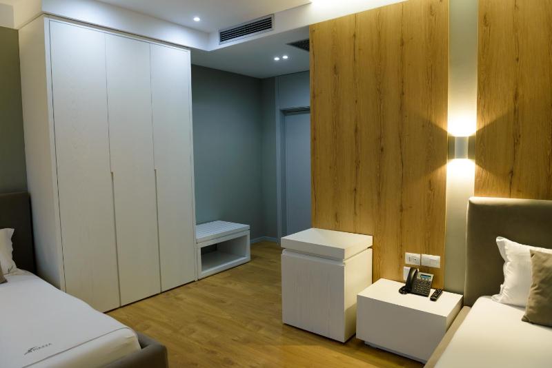 Deluxe Double Room with Bath image 4