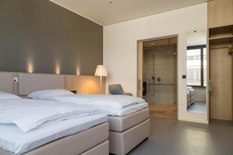 Double Room image 4