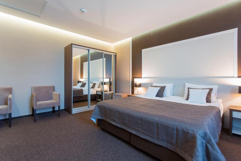 Junior Suite in Villa with Garden View and Access to the Spa image 1