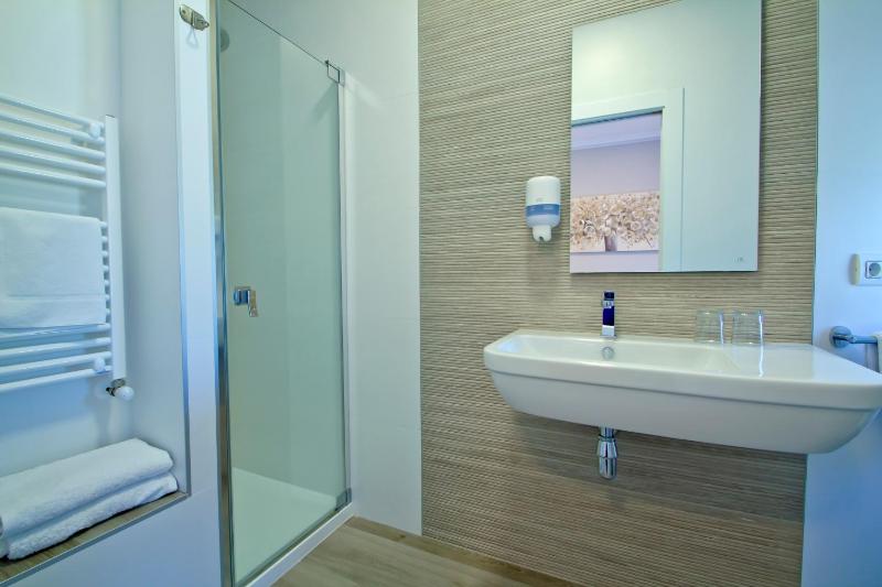 Twin Room image 1