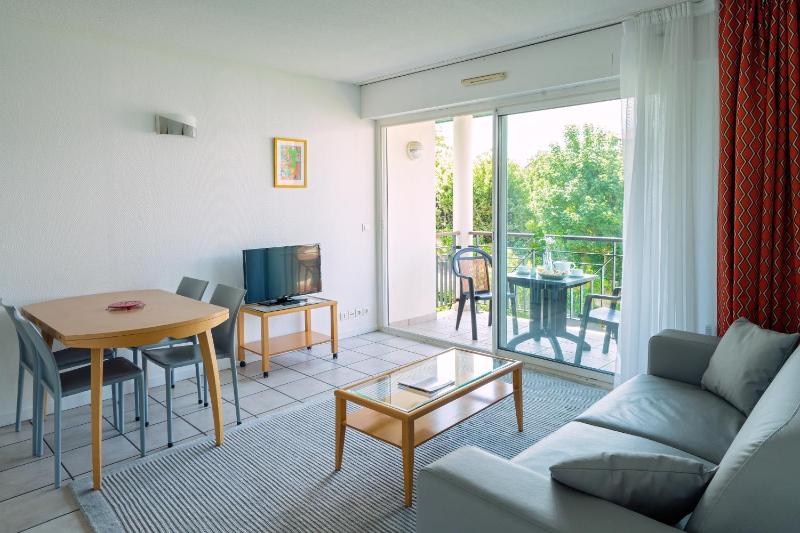Garden Side Apartment image 4