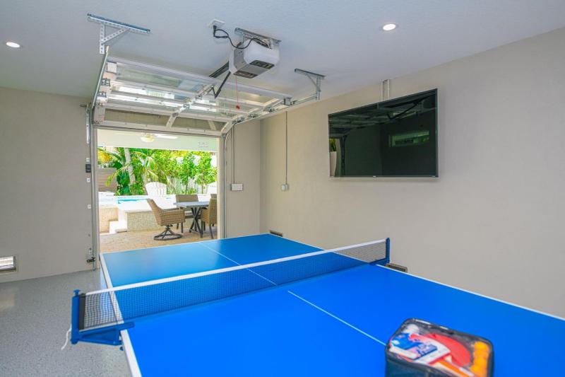 Eight-Bedroom House image 3