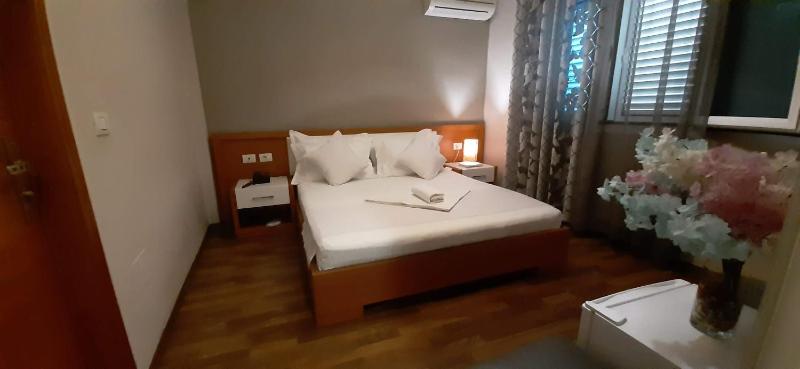 Standard  Double Room image 4