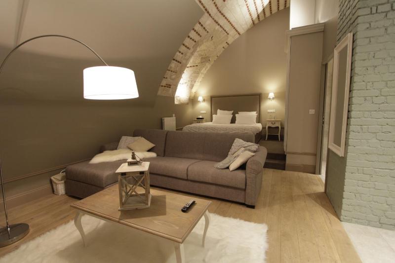 One-Bedroom Apartment image 3
