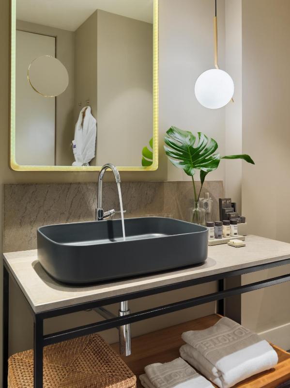 Double or Twin Room with View image 2