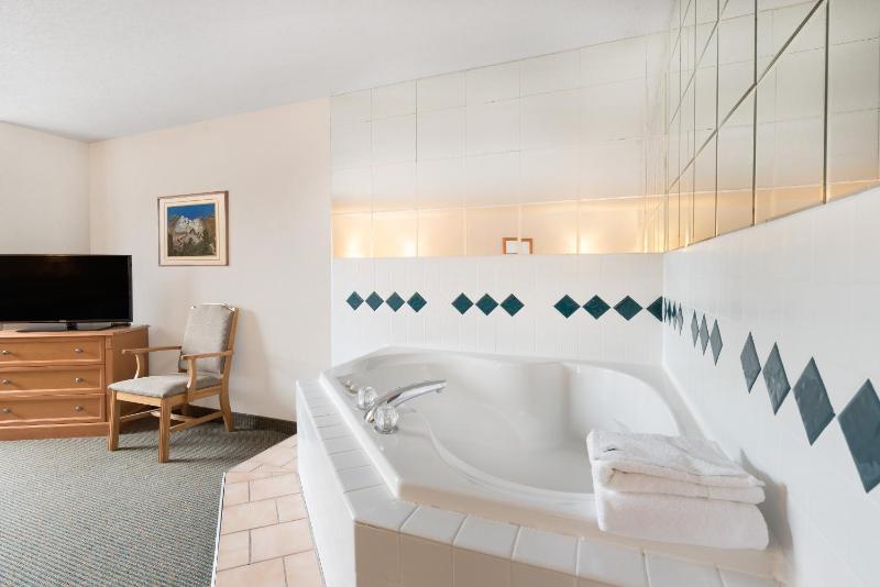 King Suite with Spa Bath image 2