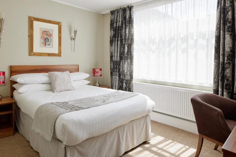 Double Room image 3