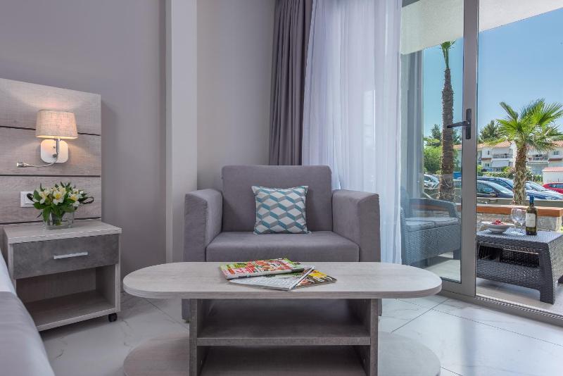 Superior Double or Twin Room with Garden View image 4