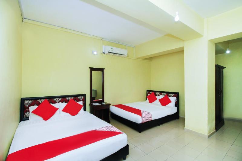 Standard Family Room image 3