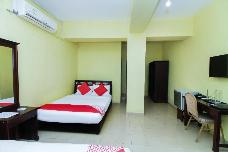 Standard Family Room image 2