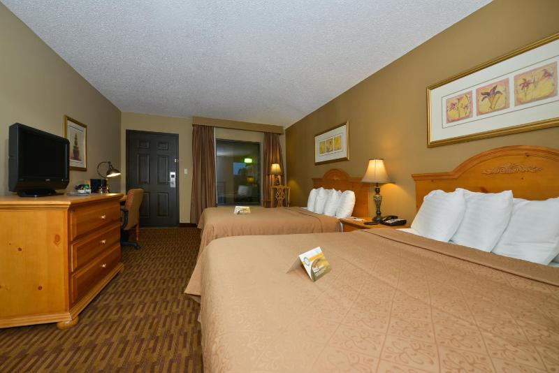 Queen Room with Two Queen Beds - Non-Smoking image 3