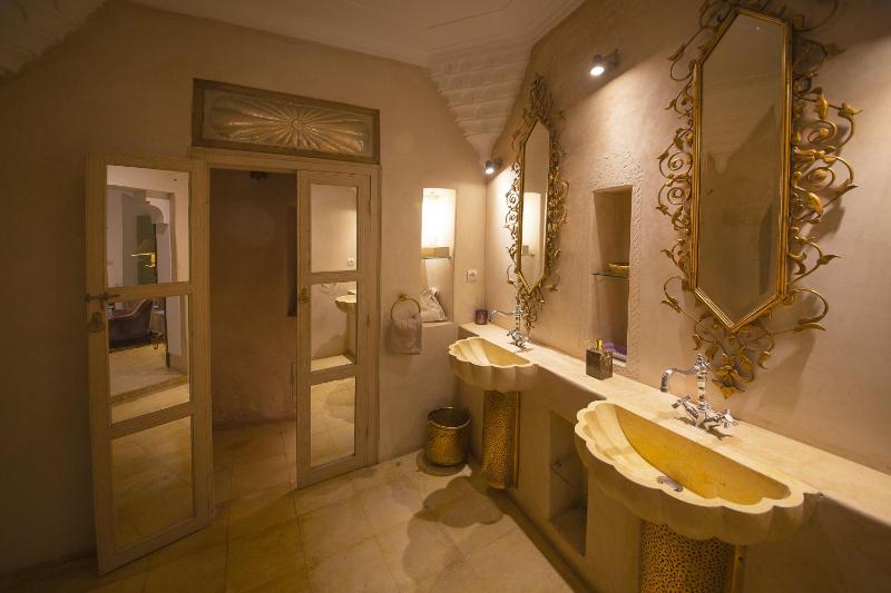 Deluxe Suite image 1
