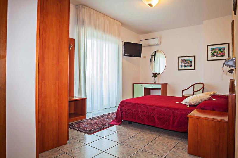 Quadruple Room image 1