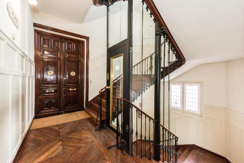 One-Bedroom Apartment image 3