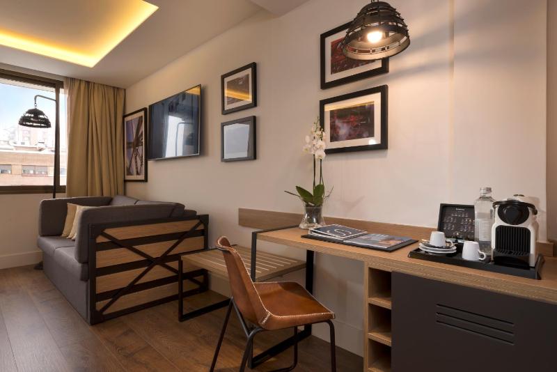 Superior King Room image 1