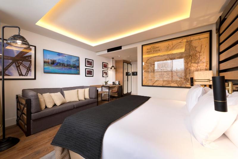 Superior King Room image 3