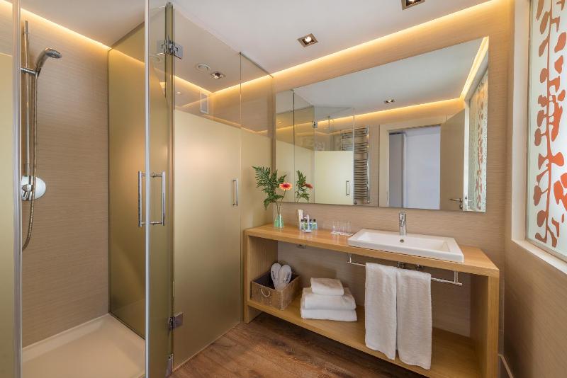 Superior King Room image 2