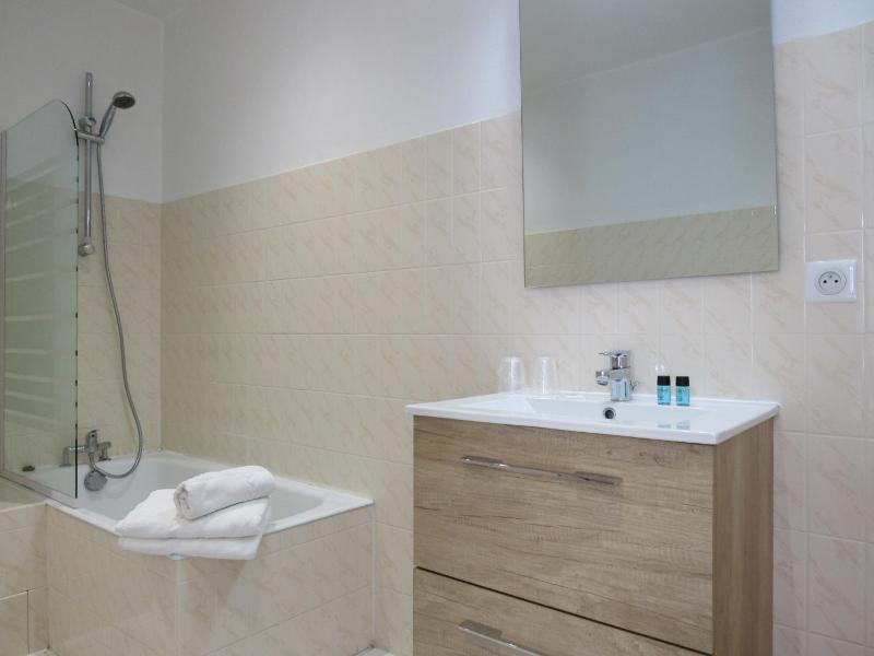 Twin Room image 3