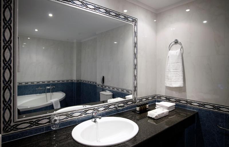 Twin Sea View image 3