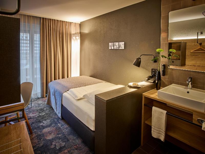 Standard Single Room image 4