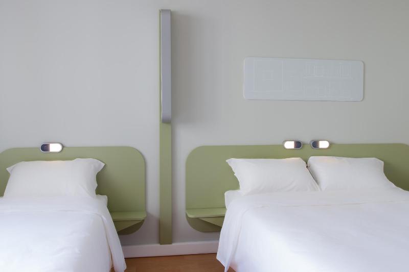 Standard Room with Double Bed and Single Bed image 3