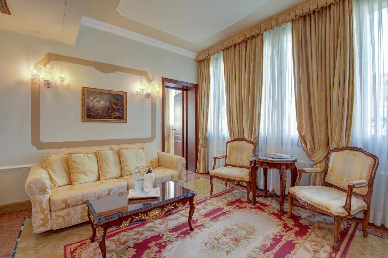 Suite - Grand Canal View image 3