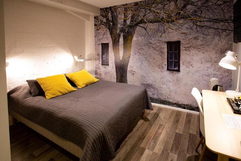 Budget Double Room without Window image 2