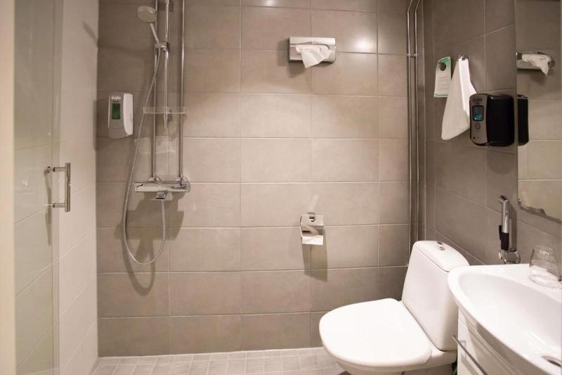 Budget Double Room without Window image 4