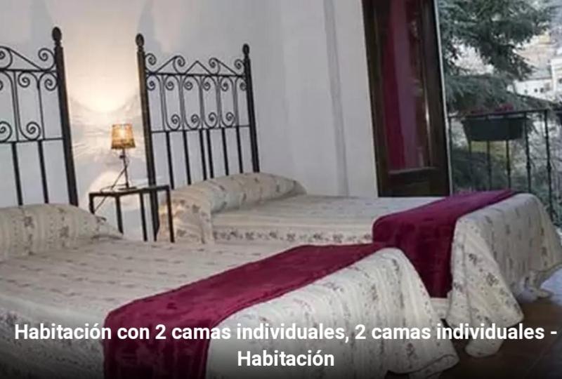 Queen Room with Balcony image 2