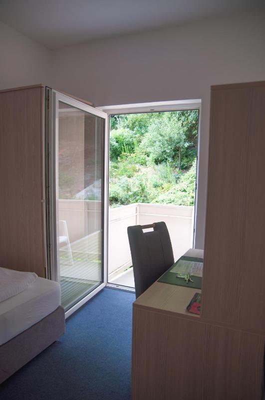 Standard Single Room image 3