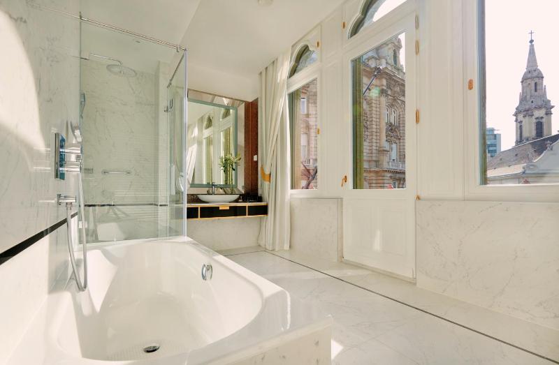 Corner Suite image 4