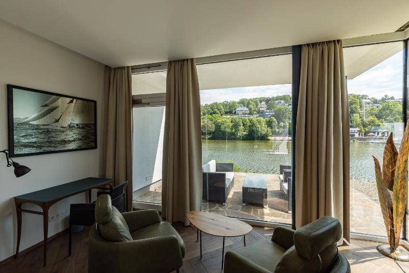 Junior Suite with Lake View image 3