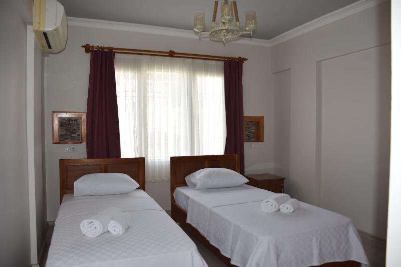 Superior Twin Room image 2