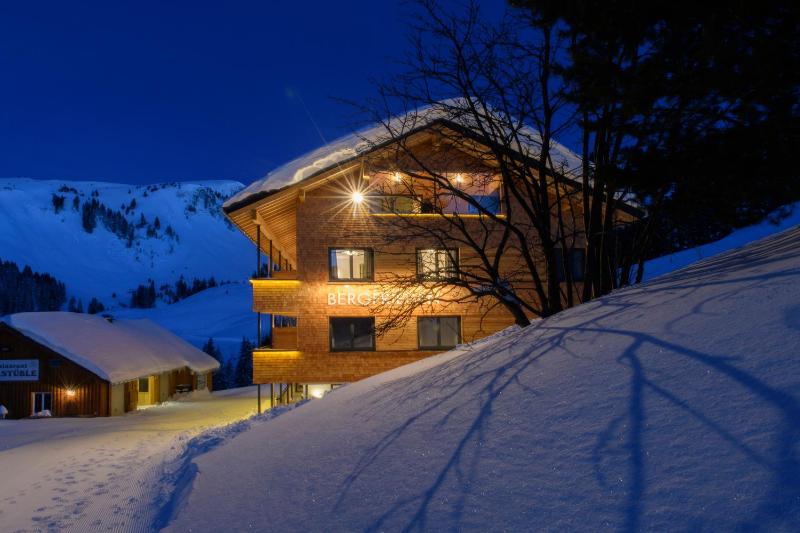 Double Room with Balcony image 3
