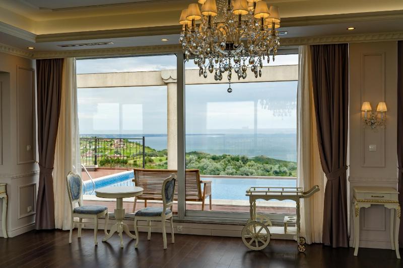 Exclusive Two-Bedroom Penthouse Suite with Private Pool and Sea View - Free SPA Access image 4