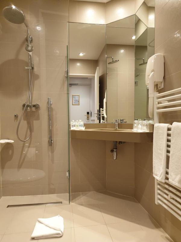 Classic Triple Room image 4