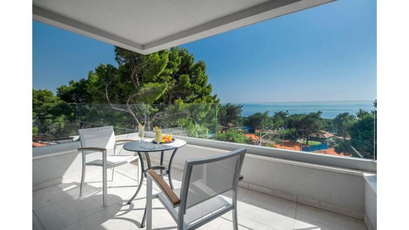 Deluxe Double Room with Balcony and Sea View image 1