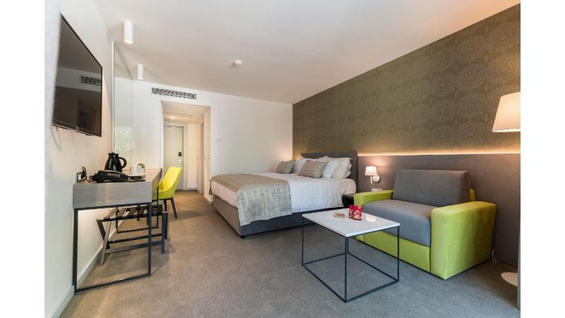Deluxe Double Room with balcony and Garden View image 3
