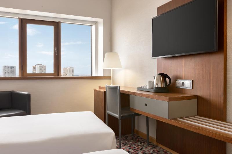 Twin Room with City View - Non-Smoking image 2